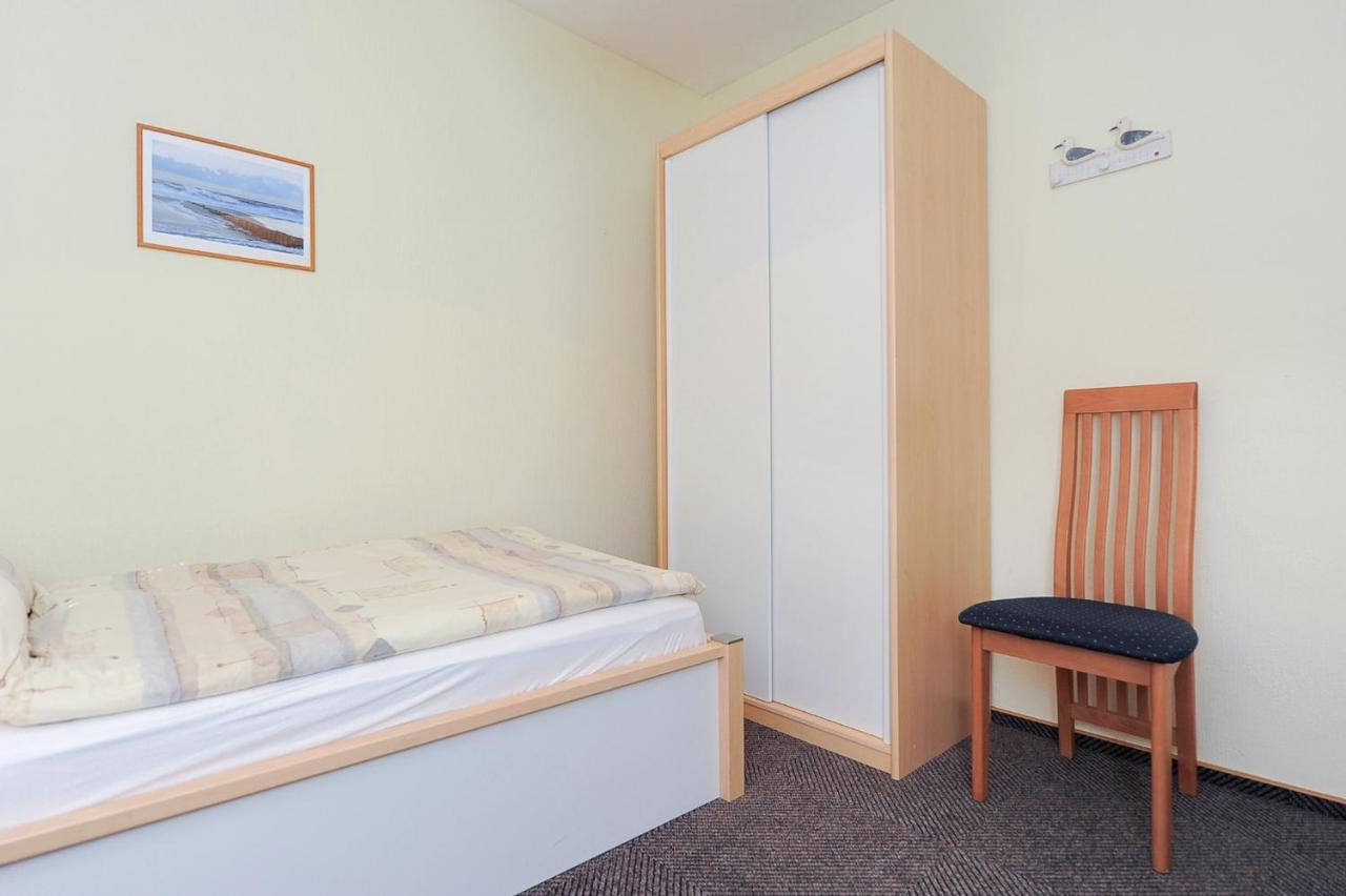 Ferienwohnungen Im Haus Am Wattenmeer Neuharlingersiel Exterior photo