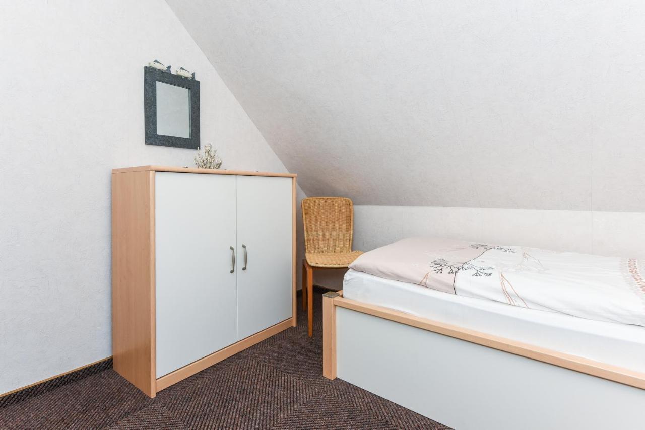 Ferienwohnungen Im Haus Am Wattenmeer Neuharlingersiel Exterior photo